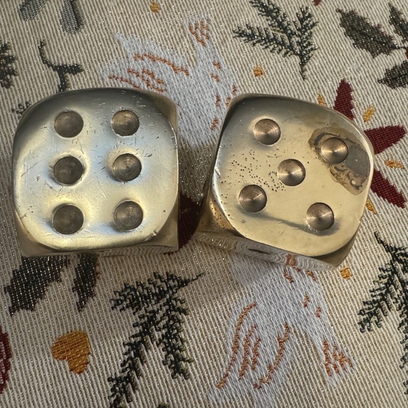 🎲 VINTAGE Solid Brass Giant Dice Pair - Heavy Desk Paperweight & Decor Set - Picture 3 of 13
